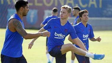 سواريز يعود لتدريبات برشلونة قبل مباراة فالنسيا وميسي يواصل الغياب