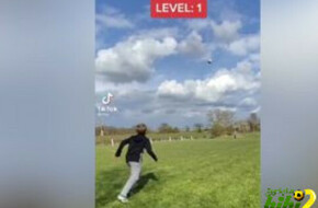 فيديو: طفل يشعل التواصل الإجتماعي بمهارات على طريقة ميسي ورونالدو -  مصر